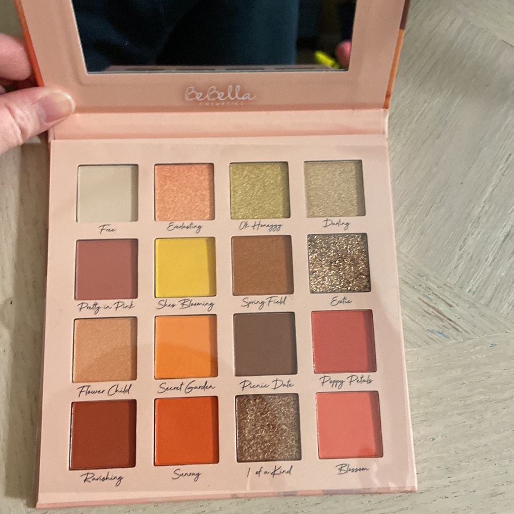 Eyeshadow - Picture 2 of 2